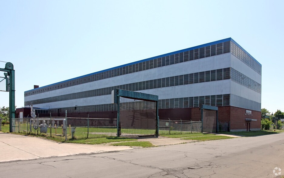 631 Northland Ave, Buffalo, NY à louer - Photo de l’immeuble – Image 2 sur 6