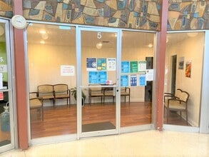 18437 Saticoy St, Reseda, CA à louer Photo intérieure– Image 1 sur 6