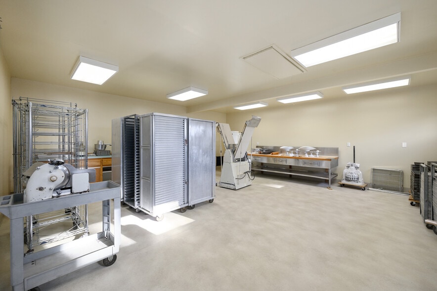 212 NE D St, Willamina, OR à vendre - Photo intérieure – Image 2 sur 33