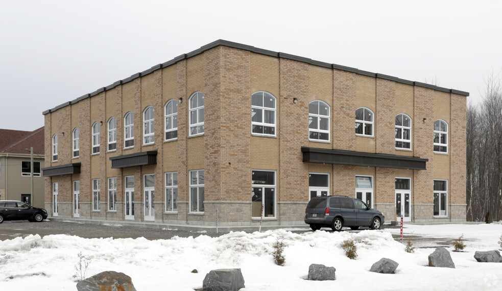 301 Montée du Comté, Les Coteaux, QC à louer - Photo principale – Image 1 sur 3