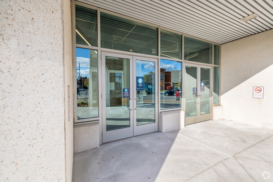 9001 Boul De L'acadie, Montréal, QC à louer - Photo de l’immeuble – Image 3 sur 15