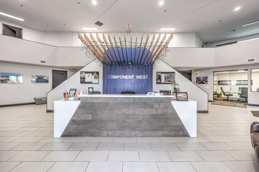 353 Pilot Rd, Las Vegas, NV à vendre - Photo de l’immeuble – Image 2 sur 14