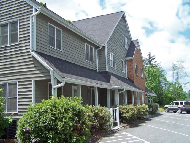 1064 Meadowview Dr, Boone, NC à louer - Photo de l’immeuble – Image 3 sur 3