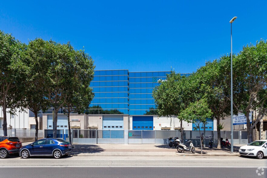 Industriel/Logistique dans Cornellà de Llobregat, Barcelona à louer - Photo de l’immeuble – Image 3 sur 4