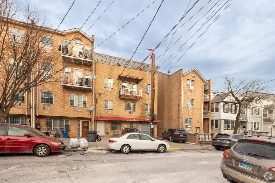 35-29 109th St, Corona, NY à vendre - Photo de l’immeuble – Image 2 sur 5