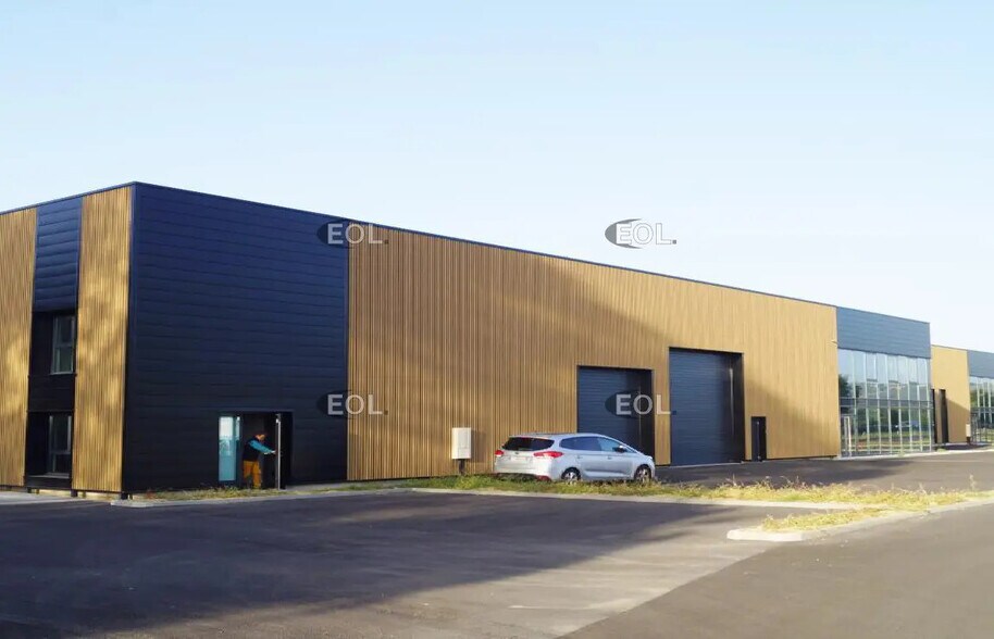 Local d’activités dans Ambérieux à louer - Photo de l’immeuble – Image 3 sur 6