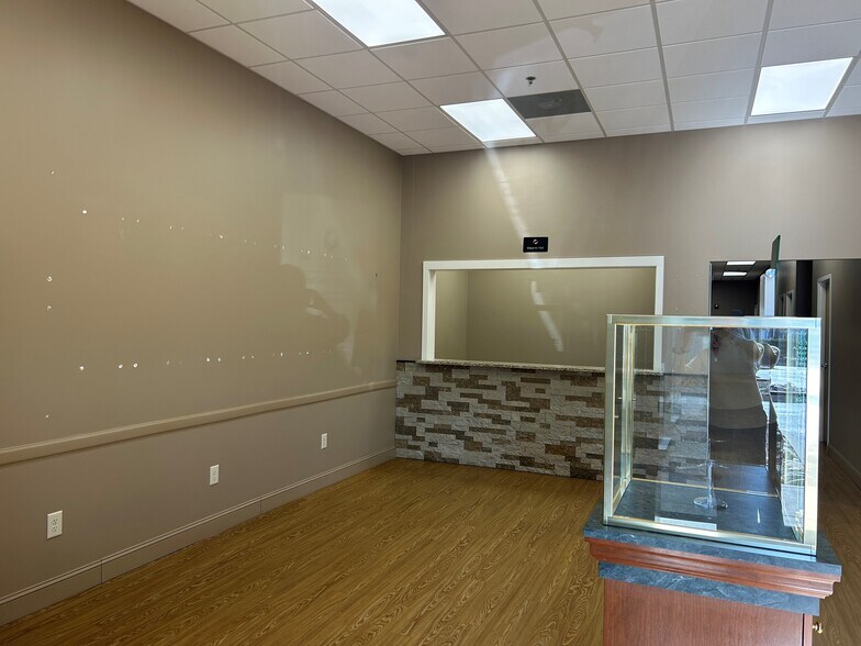 437 S Illinois Ave, Oak Ridge, TN à louer - Photo intérieure – Image 2 sur 14