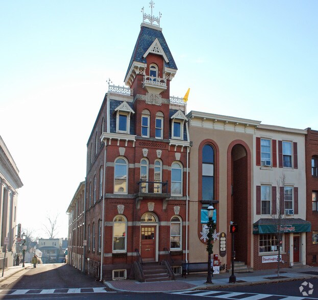 8-10 E Court St, Doylestown, PA à vendre - Photo principale – Image 1 sur 6