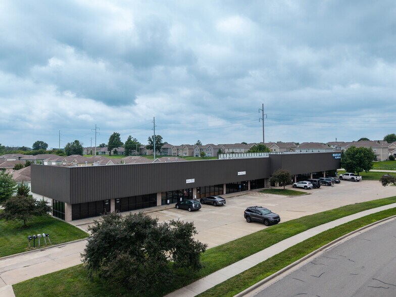 800 Creekside Dr, Gardner, KS à vendre - Photo de l’immeuble – Image 2 sur 28