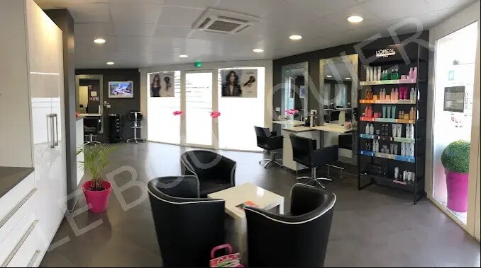 Local commercial dans Saint-Mitre-les-Remparts à vendre - Photo intérieure – Image 3 sur 3