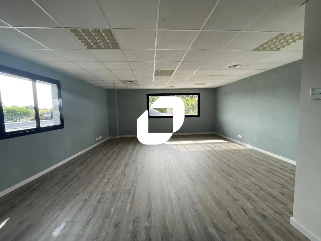 Bureau dans La Teste-de-Buch à louer Photo intérieure– Image 1 sur 8