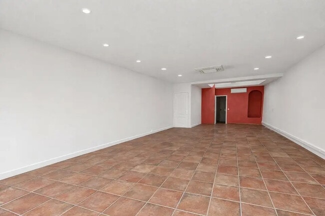 Plus de détails pour Local d’activités à vendre