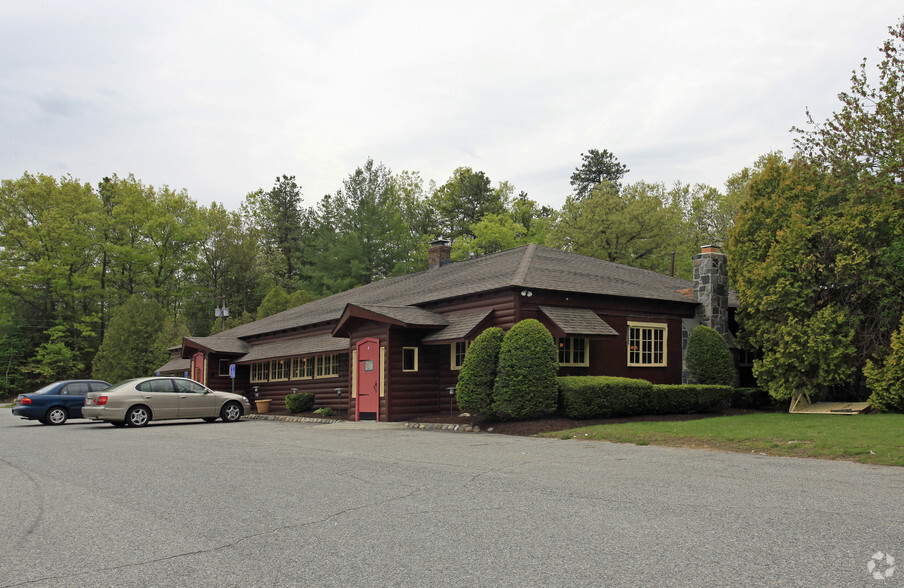 785 Quaker Hwy, Uxbridge, MA à vendre - Photo de l’immeuble – Image 3 sur 3