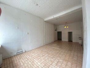 249-253 Gerrard St E, Toronto, ON à louer Photo intérieure– Image 2 sur 5