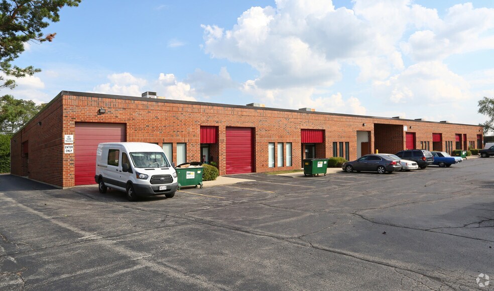 925 Seton Ct, Wheeling, IL à louer - Photo de l’immeuble – Image 2 sur 2