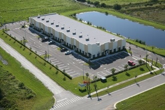 6901-6945 NW LTC Pky, Port Saint Lucie, FL à louer Photo intérieure– Image 1 sur 2