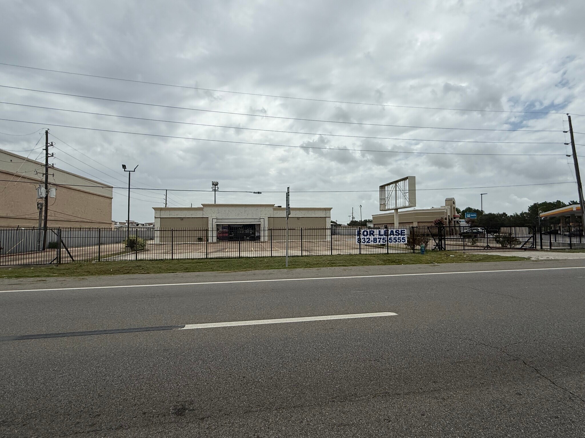 2737 Highway 6 S, Houston, TX à louer Photo de l’immeuble– Image 1 sur 15