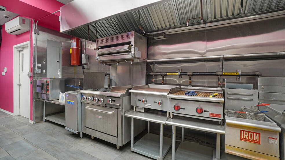 2195 Bergen St, Brooklyn, NY à vendre - Photo de l’immeuble – Image 3 sur 13