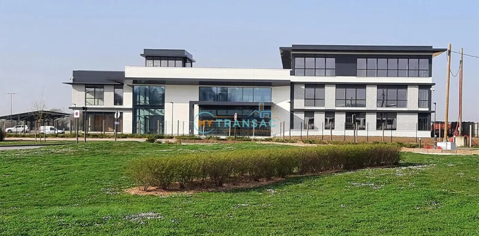 Local d'activités dans Varennes-Jarcy à vendre - Photo de l’immeuble – Image 3 sur 7