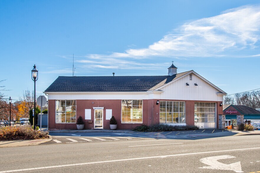 1 W Main St, Chester, NJ à vendre - Photo de l’immeuble – Image 2 sur 19