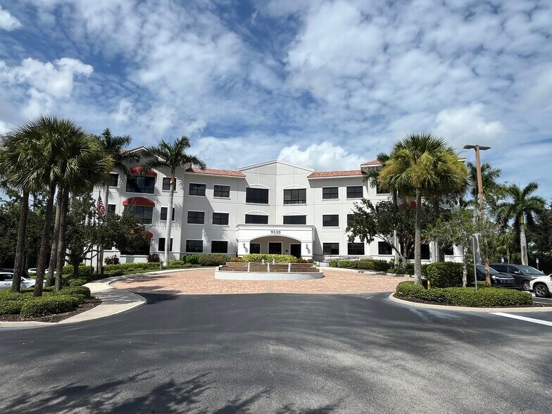 9530 Marketplace Rd, Fort Myers, FL à louer - Photo de l’immeuble – Image 1 sur 11