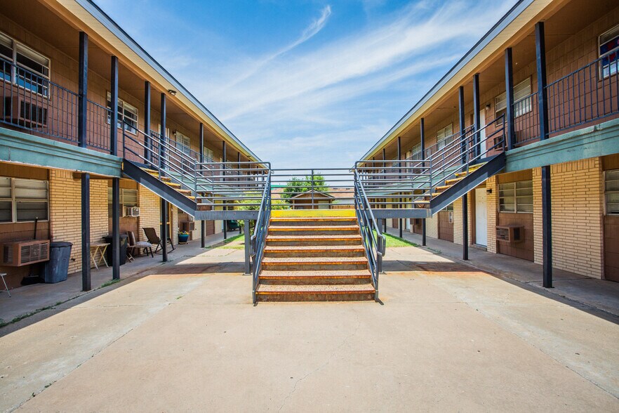 7410 Quaker Ave, Lubbock, TX à vendre - Photo de l’immeuble – Image 2 sur 46