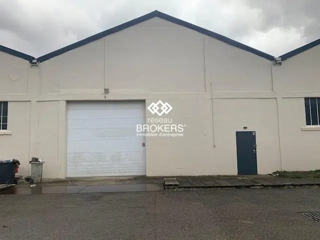 Industriel/Logistique dans Bollène à louer - Photo de l’immeuble – Image 2 sur 7