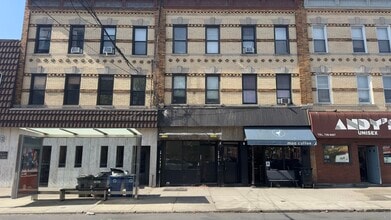 43-04 30th Ave, Astoria, NY à louer Photo intérieure– Image 1 sur 4