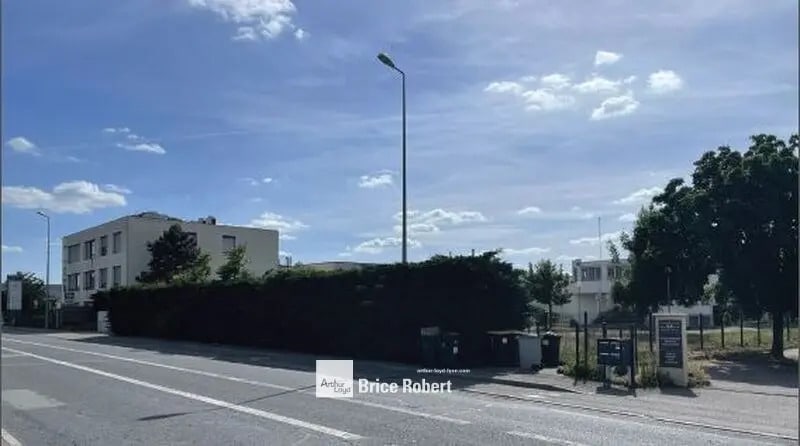 Bureau dans Chassieu à louer - Photo de l’immeuble – Image 2 sur 4