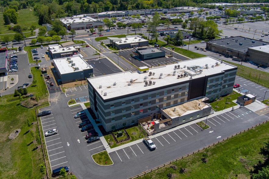 2627 South Rd, Poughkeepsie, NY à louer - Photo de l’immeuble – Image 2 sur 13