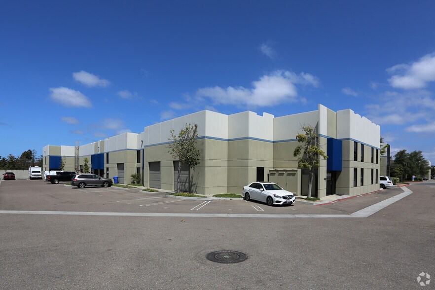 1351 Distribution Way, Vista, CA à louer - Photo de l’immeuble – Image 2 sur 4
