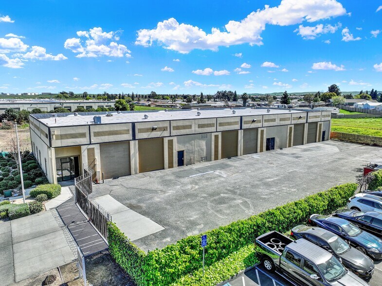 1889 Walters Ct, Fairfield, CA à louer - Photo de l’immeuble – Image 3 sur 11