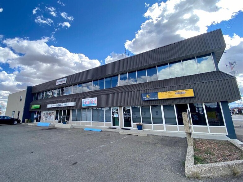 5303 50 Ave, Lloydminster, SK à louer - Photo de l’immeuble – Image 2 sur 5