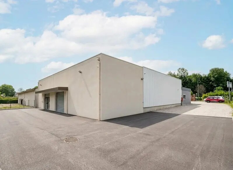 Local d'activités dans Voreppe à vendre - Photo de l’immeuble – Image 3 sur 4