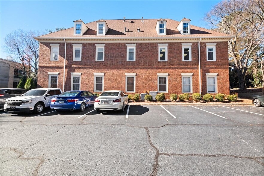 6111 Peachtree Dunwoody Rd NE, Atlanta, GA à vendre - Photo de l’immeuble – Image 2 sur 16