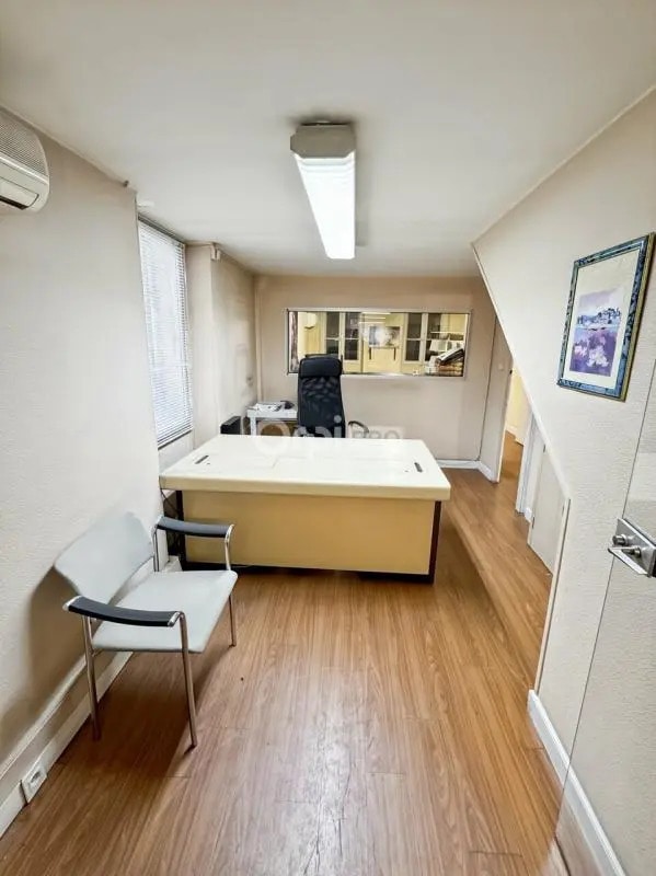 Plus de détails pour Local commercial à vendre