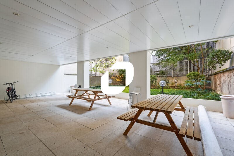 Bureau dans Neuilly-sur-Seine à louer - Photo de l’immeuble – Image 3 sur 8