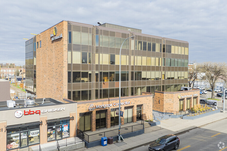 1121 Centre St NW, Calgary, AB à louer - Photo de l’immeuble – Image 1 sur 6