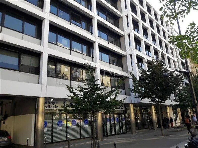 Bureau dans Paris à louer - Photo de l’immeuble – Image 1 sur 11