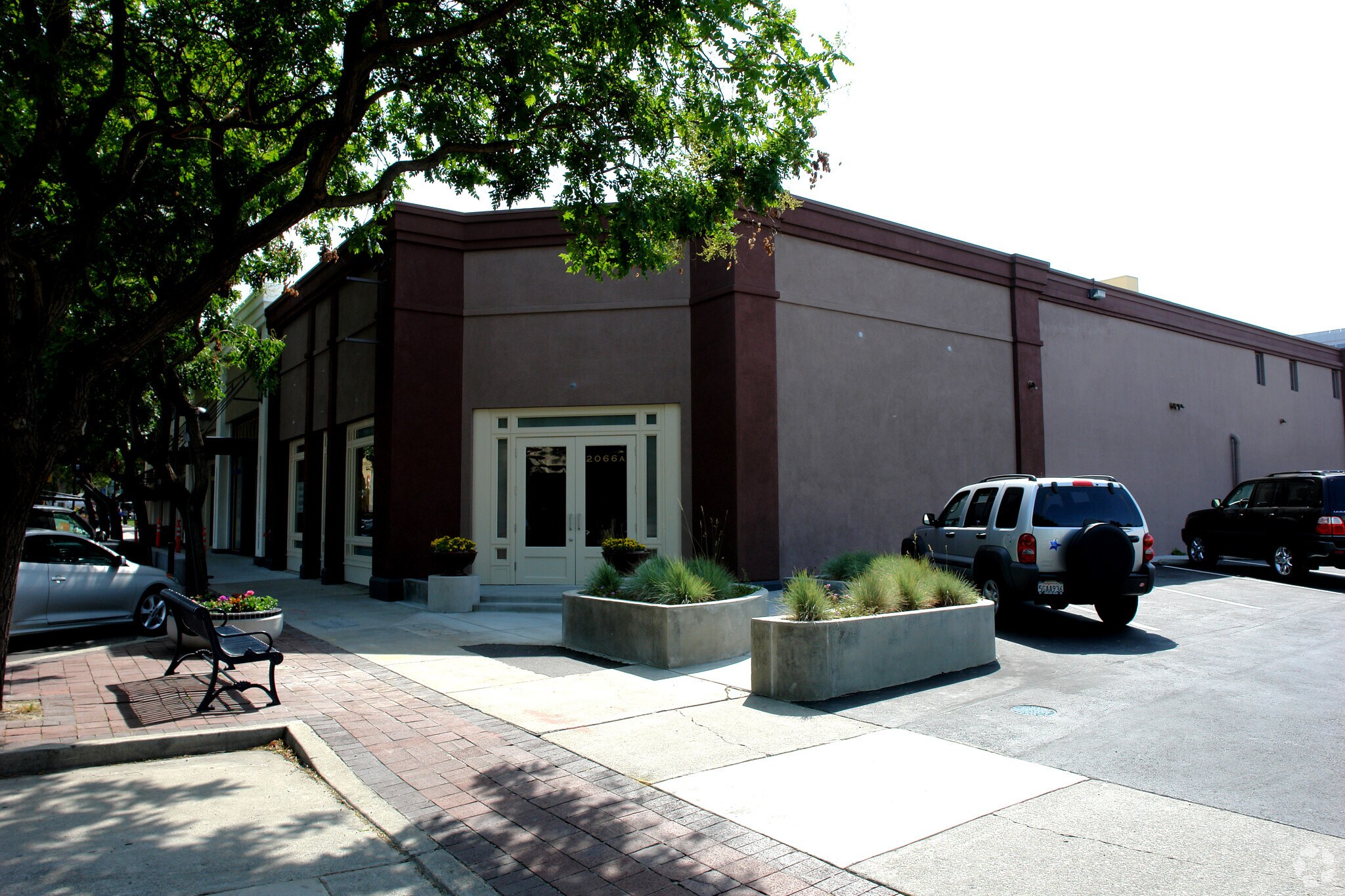 2066-2072 Salvio St, Concord, CA à louer Photo de l’immeuble– Image 1 sur 2