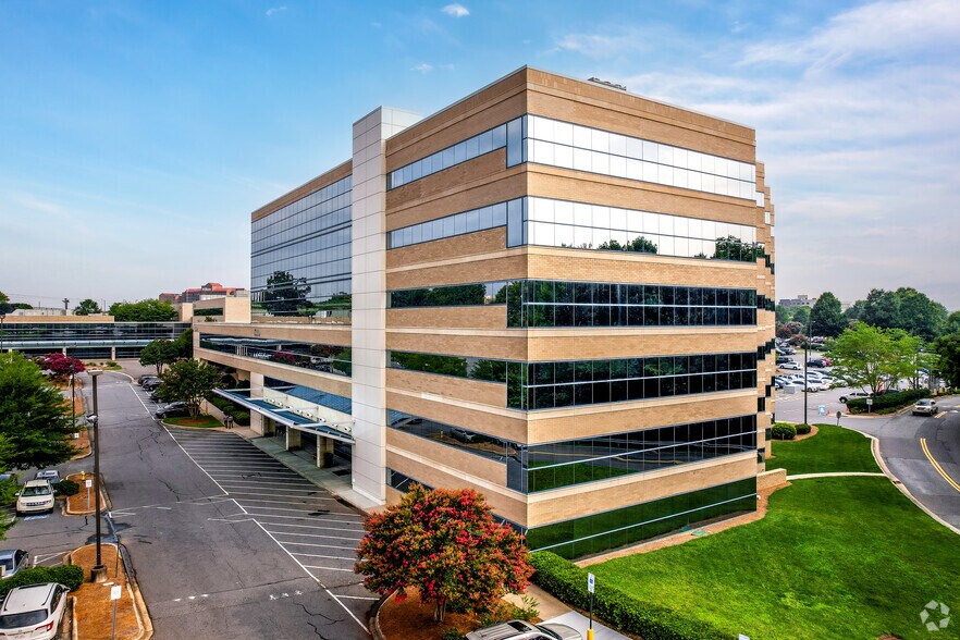101 E WT Harris Blvd, Charlotte, NC à louer - Photo de l’immeuble – Image 3 sur 11