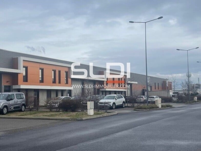 165 Avenue Henri Schneider, Meyzieu à louer - Photo de l’immeuble – Image 3 sur 6