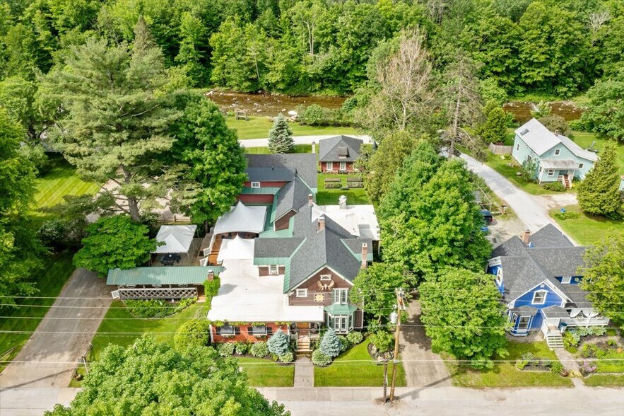 241 Main St, Montgomery Center, VT à vendre - Photo de l’immeuble – Image 2 sur 41