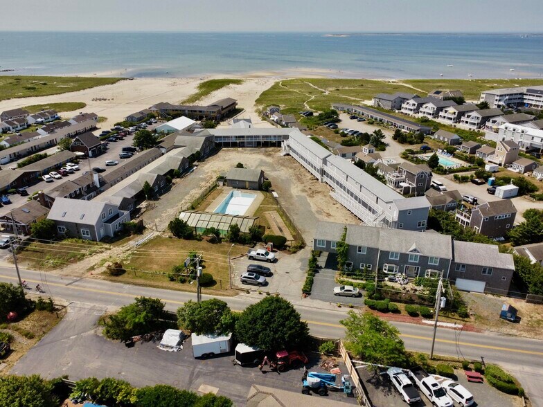 706 Shore Rd, North Truro, MA à vendre - Photo de l’immeuble – Image 1 sur 85