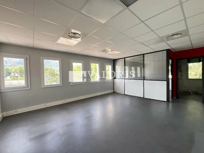 Bureau dans La Penne-sur-Huveaune à louer - Photo intérieure – Image 3 sur 7