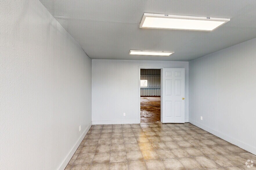 7676 N I-45, Houston, TX à louer - Numérisation 3D Matterport – Image 2 sur 11