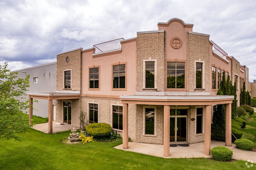 215 Av Liberté, Candiac, QC à louer - Photo de l’immeuble – Image 1 sur 3