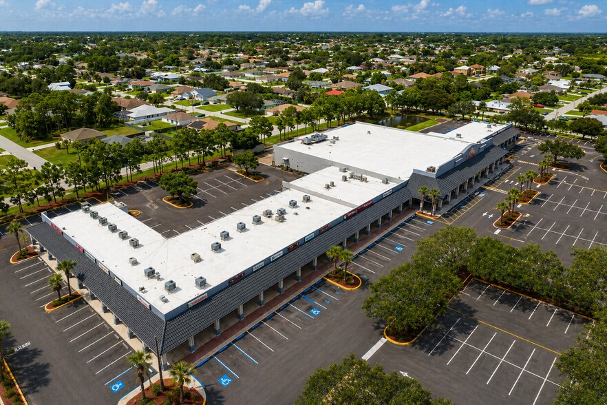 2806 SW Port Saint Lucie Blvd, Port Saint Lucie, FL à louer - Photo de l’immeuble – Image 3 sur 7