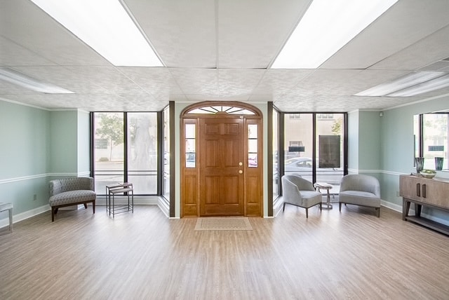 219 W Main Ave, Gastonia, NC à louer - Hall d’entrée – Image 2 sur 16