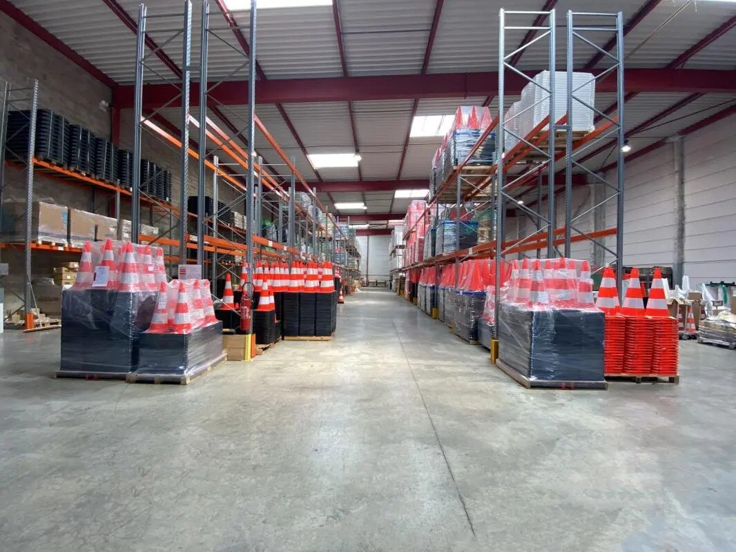 Local d’activités dans Combs-la-Ville à louer Photo intérieure– Image 1 sur 6